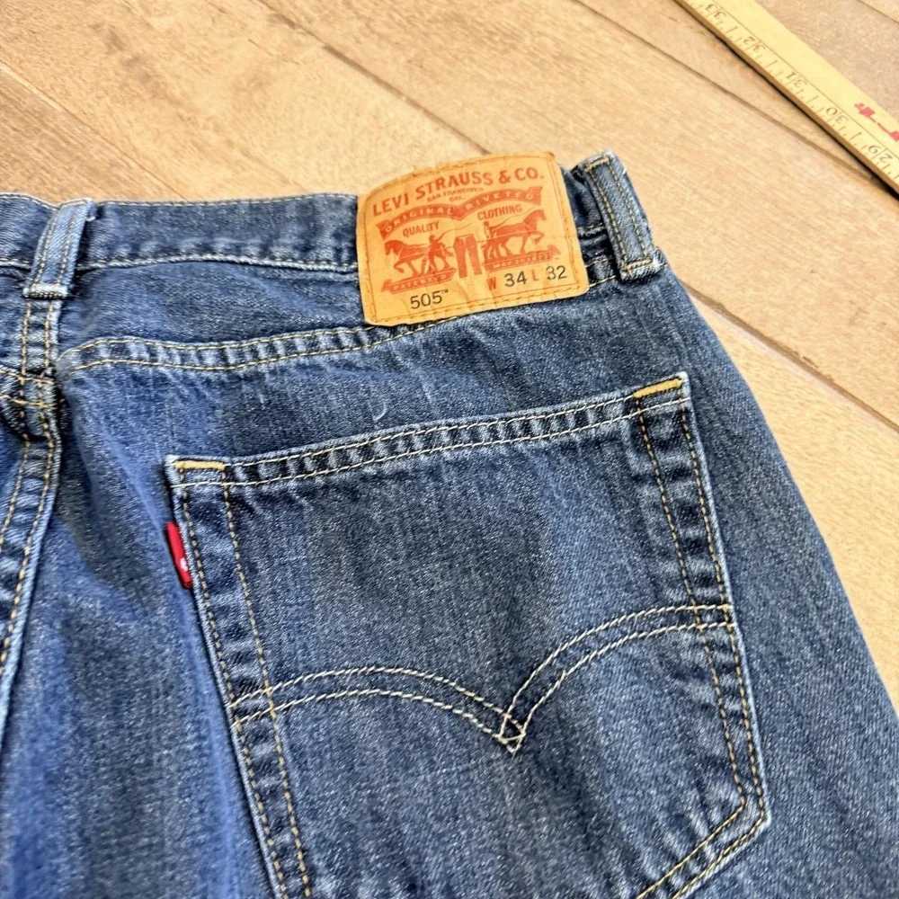 Levis 505 Jeans Mens 34x32 Blue Denim Straight Leg Regular Fit Medium Wash